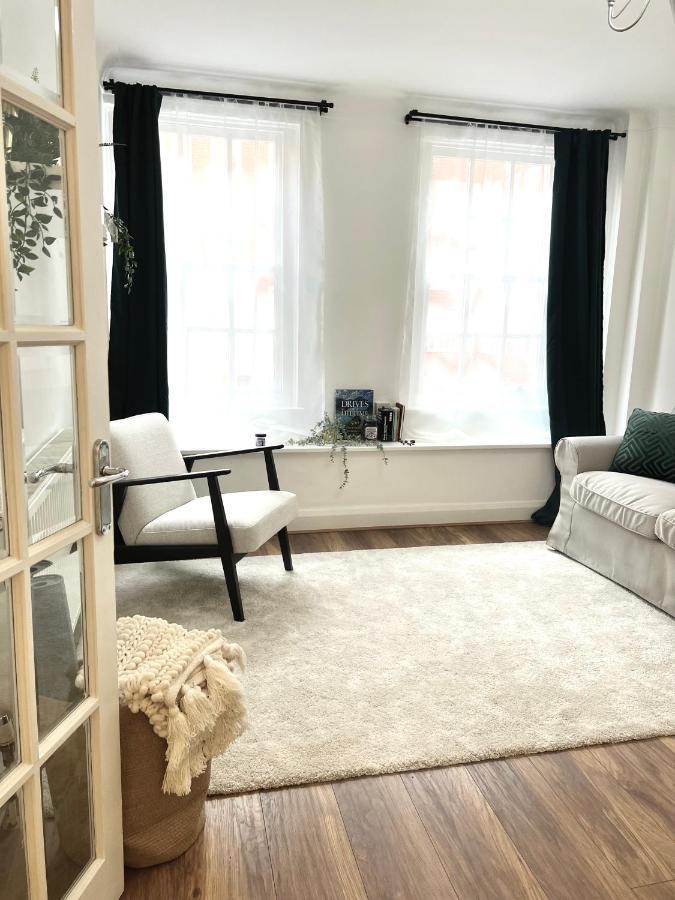 Peaceful New 1 Bed Flat By Hyde Park Londra